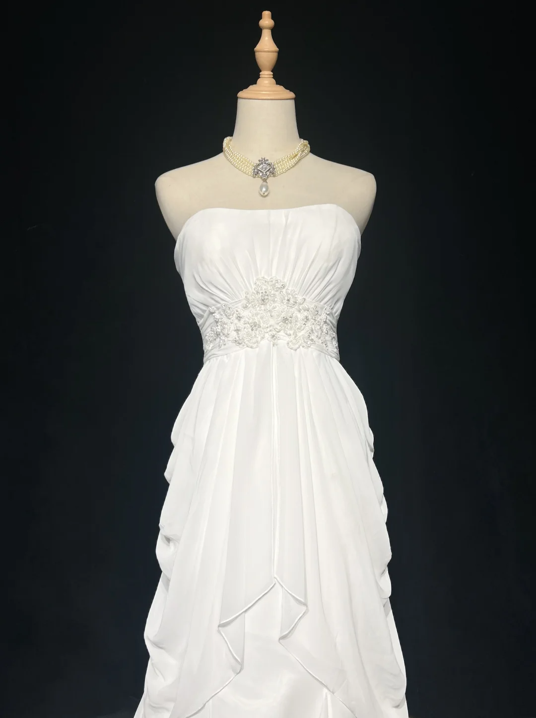 Retro Brautkleid 1960er Jahre A-Linie trägerlos ärmellos Chiffon Plissee Perlen lange weiße Brautkleider elegante Brautkleider DH1119