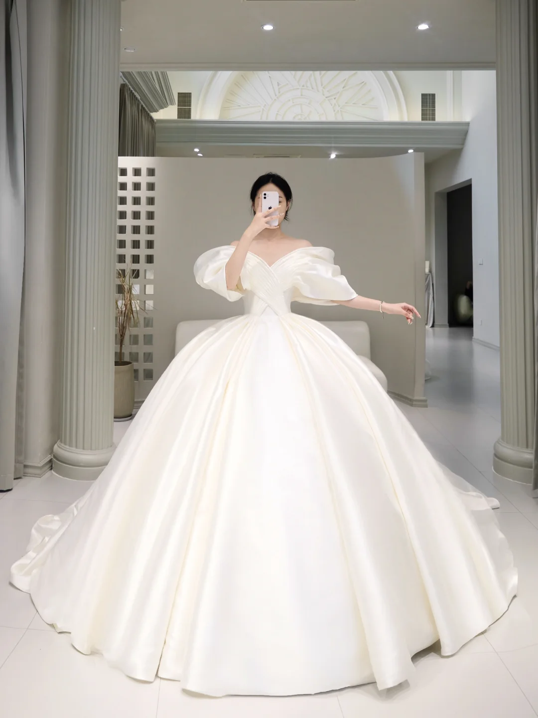 Robe de mariée unique, robe de bal, épaules dénudées, satin blanc, longue, robe de mariée de luxe, robes de mariée DH1612