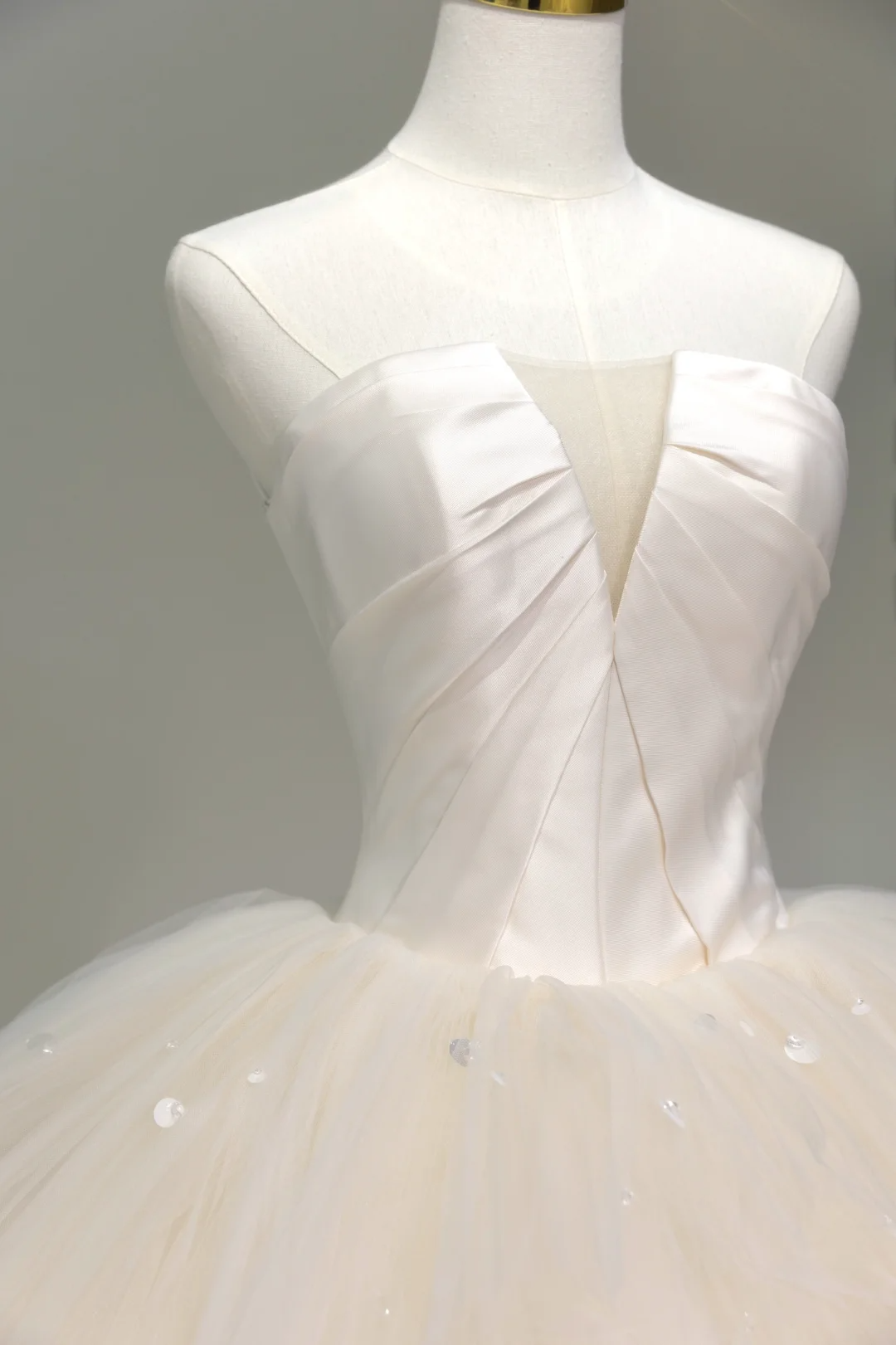 Romantisches Brautkleid Brautkleid Ballkleid Trägerloses Brautkleid Tüll Brautkleider Bescheidene Brautkleider DH2042