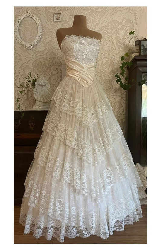 Prinzessin Brautkleid Ballkleid Trägerlos Ärmellos Spitze Weiß Applikationen Brautkleider Hübsche Brautkleider DH949