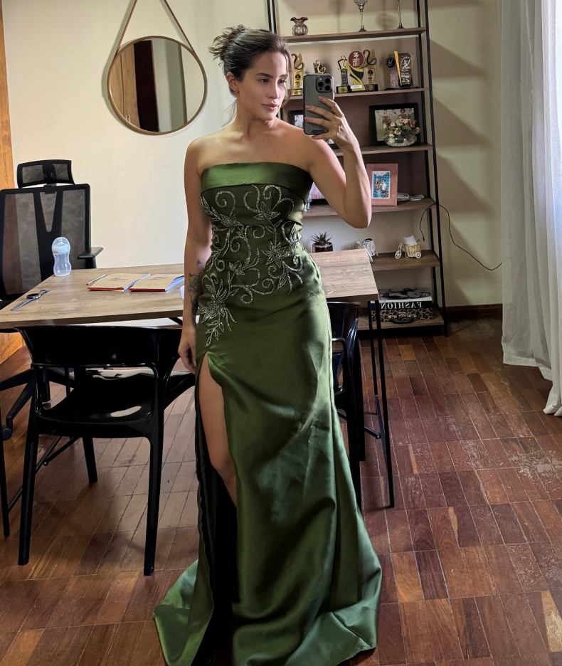 Elegant Strapless Sheath Long Evening Dresses with Slits Satin Appliques Green Prom Dresses Sleeveless Formal Dresses DP04105