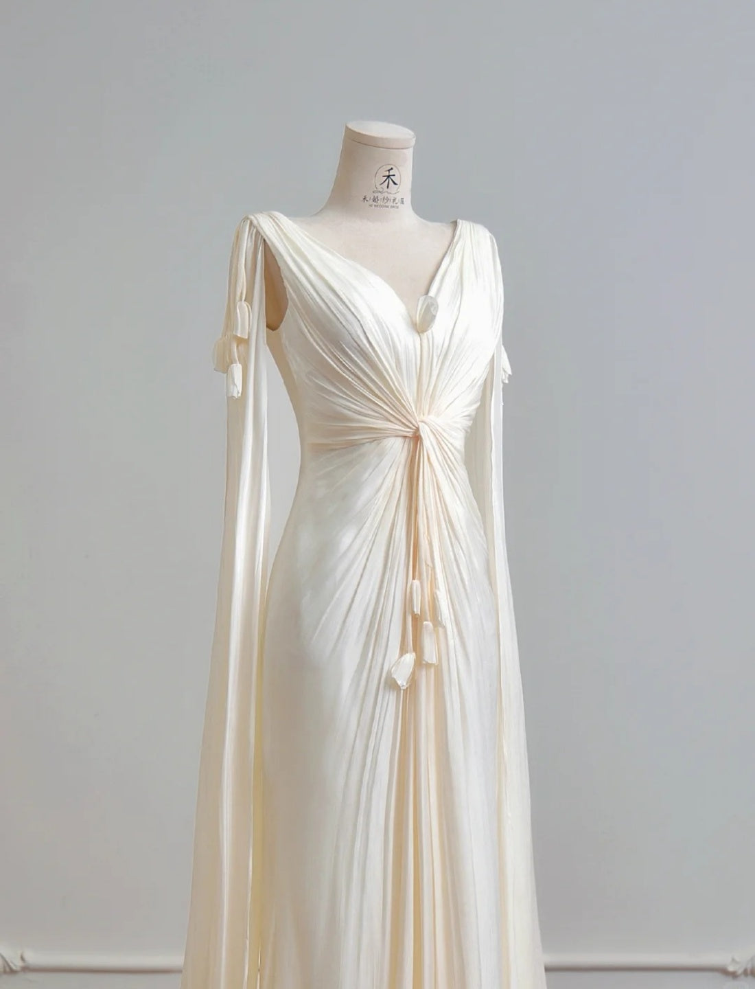 Chic V-Neck Sheath Long Wedding Dresses Chiffon Champagne Bridal Gowns Sleeveless Bridal Dresses DP04314