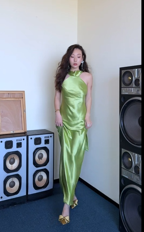 Chic Halter Sheath Long Prom Dresses Satin Green Birthday Drseses Sleeveless Evening Dresses DP04462