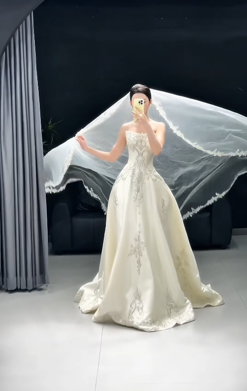 Timeless A-Line Long Wedding Dress Beaded Satin Strapless Ivory Bridal Dress Sleeveless Bridal Gown DP04818