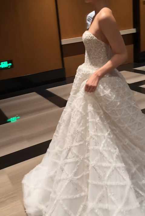 Timeless A-Line White Wedding Dress Tulle Beaded Strapless Bridal Dress Sleeveless Bridal Gown DP05255