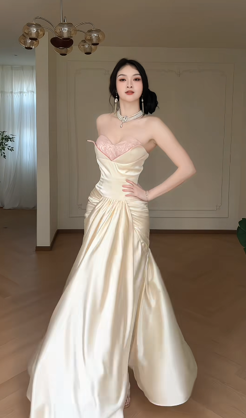 Chic Champagne Birthday Dress Sweetheart Satin Sheath Evening Dress Sleeveless Prom Dress DP05302