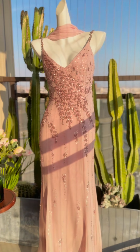 Elegantes Etui langes Abendkleid Spaghettiträger Chiffon Perlen Ballkleid Pink Abschlussballkleid DP05334