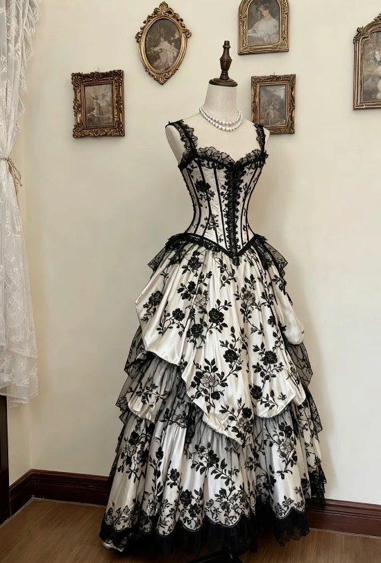 Chic Straps Birthday Dress Ball Gown Satin Embroidered Long Prom Dress Black Sweet 16 Dress DP05581