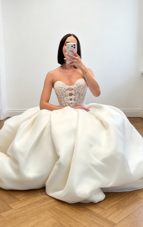Modest Sweetheart A-Line Wedding Dress Satin Bridal Gown Sleeveless White Bridal Dress DP05705