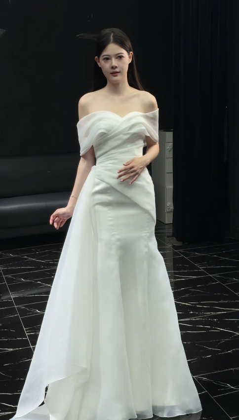 Timeless White Wedding Dress Off-shoulder Sheath Bridal Gown Chiffon Bridal Dress DP05720