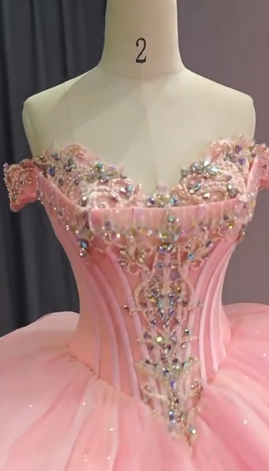 Feenhaftes schulterfreies Ballkleid Quinceanera-Kleid Tüll Perlenbesatz Rosa Sweet 16 Kleid DP05750