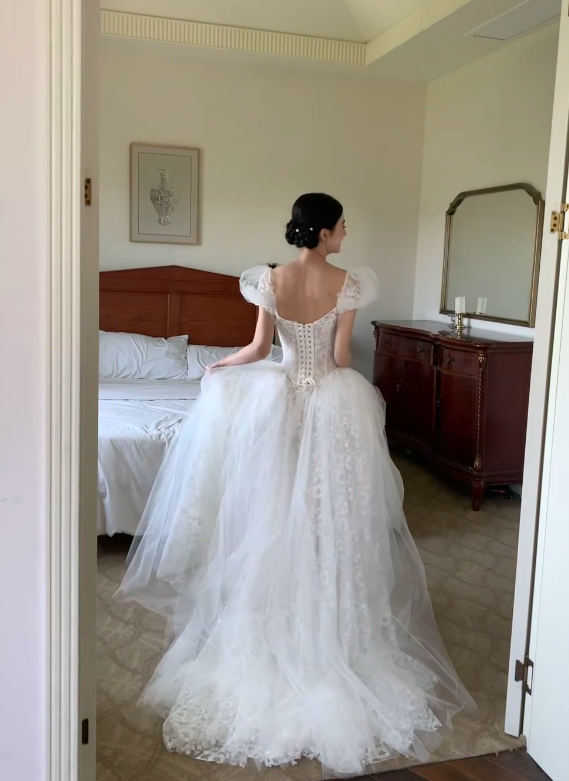 Modest Square A-Line Wedding Dress Lace Applique Bridal Gown White Bridal Dress DP05823