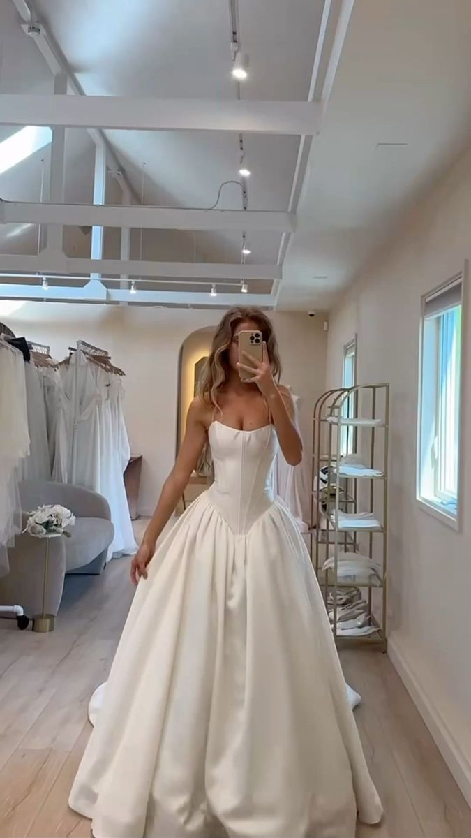 Chic White Wedding Dress Sweetheart A-Line Bridal Dress Satin Bridal Gown DP06021