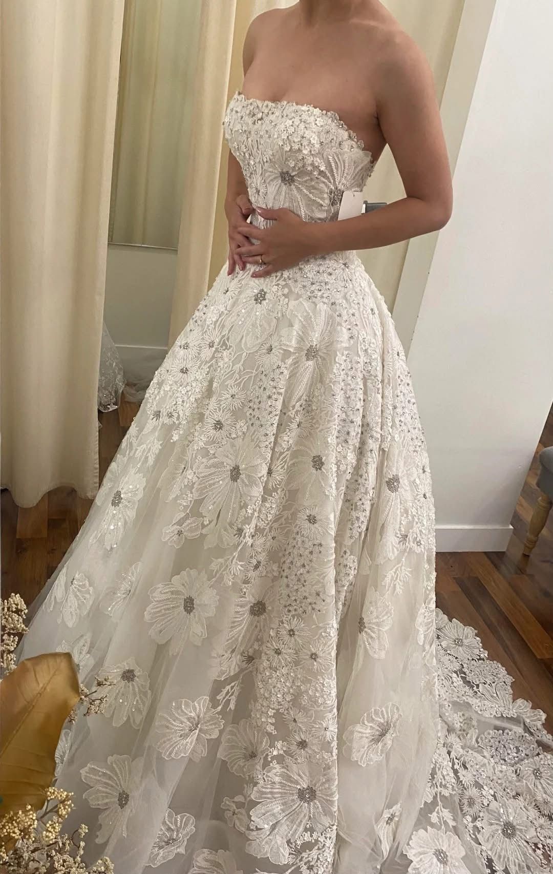 Modest Strapless White Wedding Dress Lace Applique Bridal Dress A-Line Bridal Gown DP06056