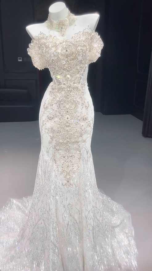 Simple Off-shoulder Mermaid Wedding Dress Tulle Beaded Bridal Dress White Sleeveless Bridal Gown DP06408