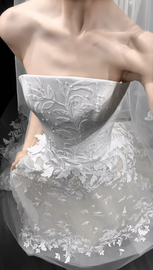 Simple Strapless A-Line Wedding Dress Tulle Bridal Dress White Sleeveless Bridal Gown DP06412