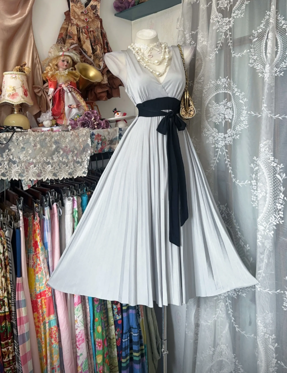Chic Grey Short Homecoming Dress V-nekc A-Line Prom Dress Satin Birthday Dress DP06492
