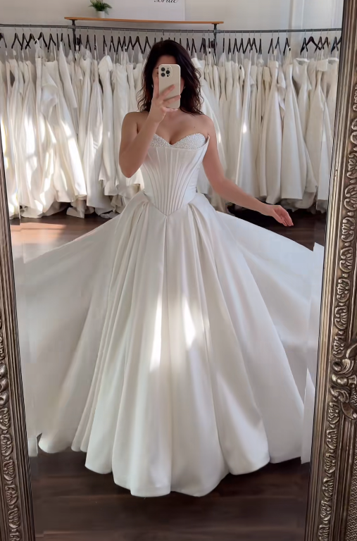 Simple A-Line Birdal Gown White Wedding Dress DP06878