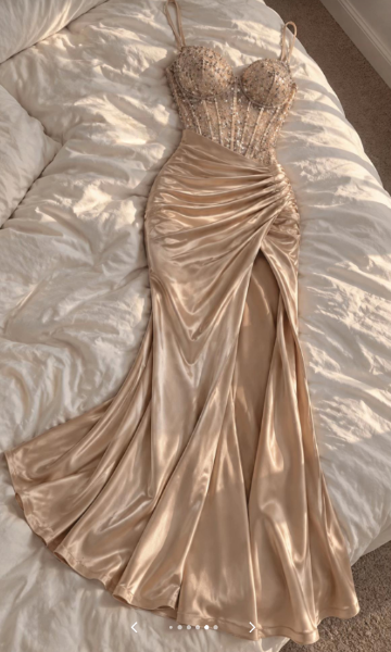 Elegantes langes Abendkleid aus Satin in Etui-Passform, champagnerfarbenes Ballkleid DP08001