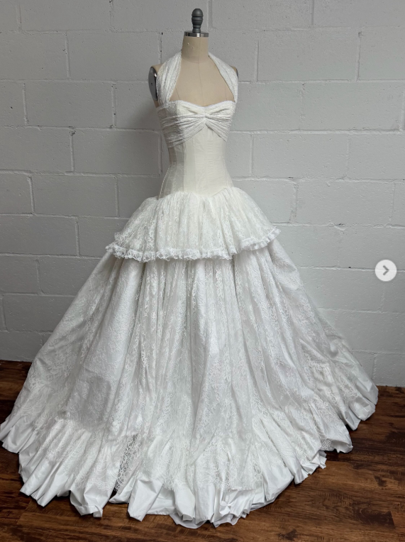 Simple White Bridal Gown A-Line Lace Long Wedding Dress DP08182