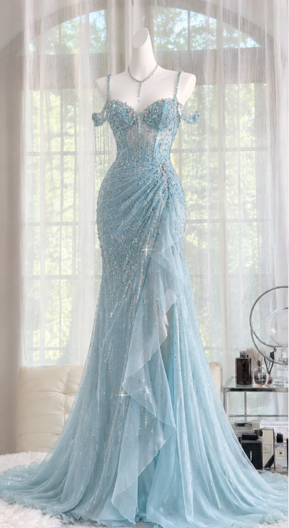 Hübsches himmelblaues, figurbetontes, langes Abendkleid aus Chiffon mit Perlenbesatz DP08282