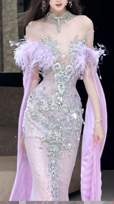Schönes lila Abendkleid aus Tüll mit Perlenbesatz, figurbetont und lang, DP08291
