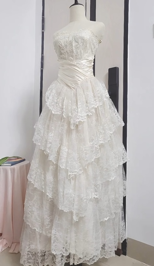 Vintage Bridal Gown Ball Gown Strapless Ivory Lace Wedding Dresses Minimalist Bridal Gowns DP1180
