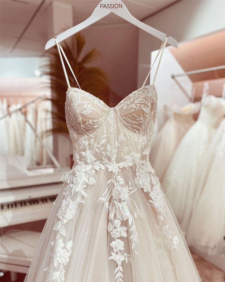 Chic Spaghetti Straps Wedding Dresses Lace Applique Princess Lace A-line Bridal Gowns DP1333