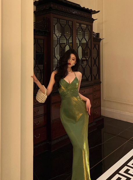 Elegantes Etuikleid mit Spaghettiträgern, grün, ärmellos, burgunderrot, Kleid zum 23. Geburtstag, Partykleid, Geburtstags-Outfits, Geburtstagskleid-Ideen für Frauen, DP1413