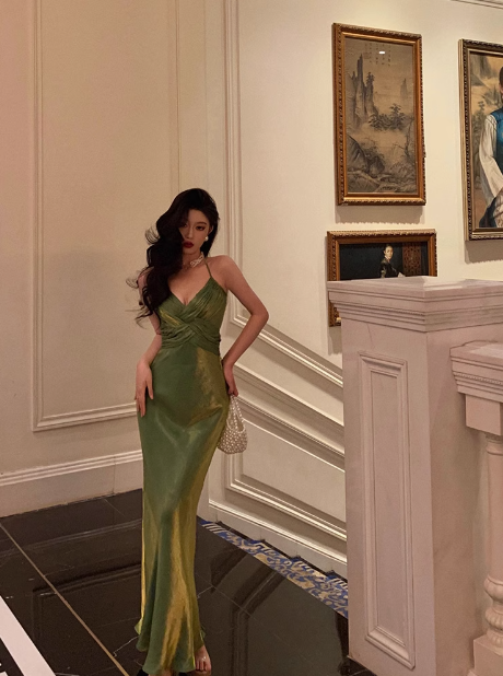 Elegantes Etuikleid mit Spaghettiträgern, grün, ärmellos, burgunderrot, Kleid zum 23. Geburtstag, Partykleid, Geburtstags-Outfits, Geburtstagskleid-Ideen für Frauen, DP1413