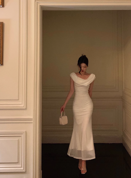 Elegantes Etuikleid mit Spaghettiträgern, weiß, ärmellos, 23. Geburtstagskleid, Partykleid, Geburtstags-Outfits, Geburtstagskleid-Ideen für Frauen, DP1414