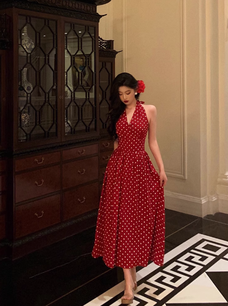 Elegantes A-Linie Neckholder-Kleid in Rot zum 21. Geburtstag, Partykleid, Geburtstags-Outfits, Geburtstagskleid-Ideen für Frauen, DP1434