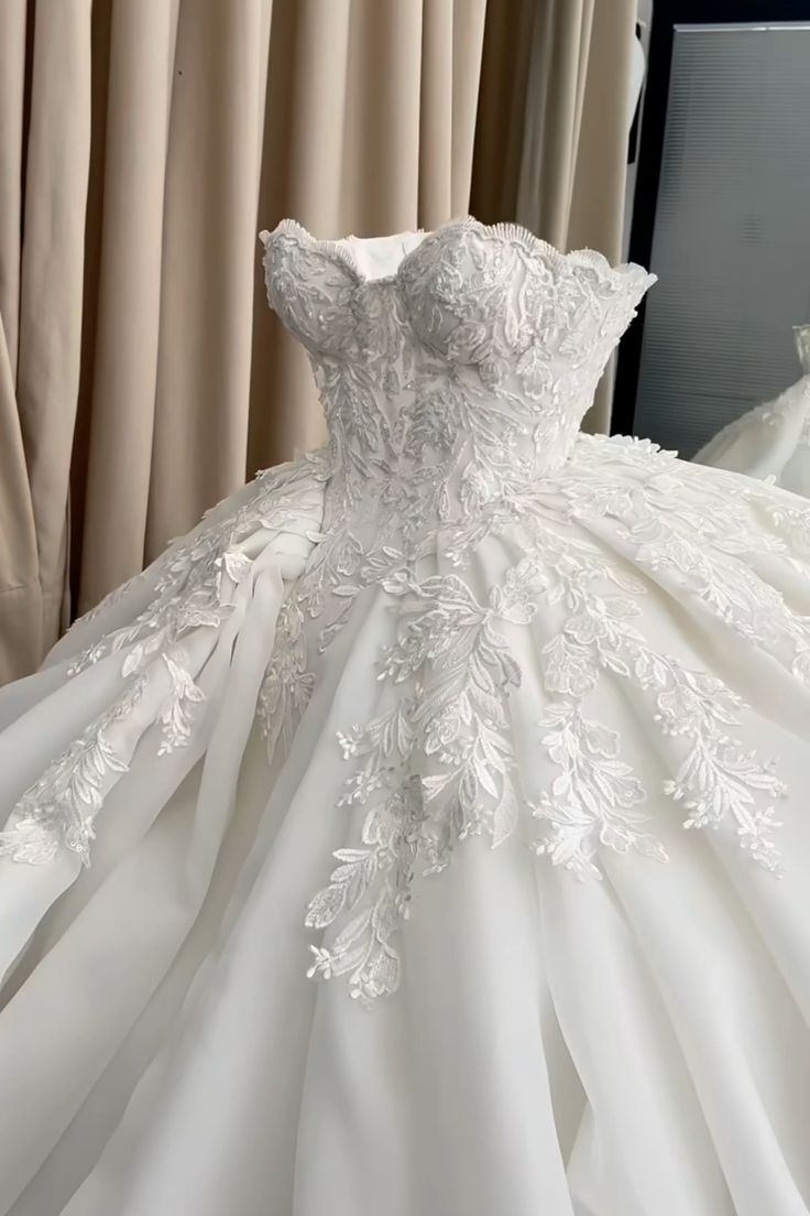 Elegant Bridal Gown Ball Gown Sweetheart White Lace Wedding Dresses Minimalist Bridal Gowns DP1593