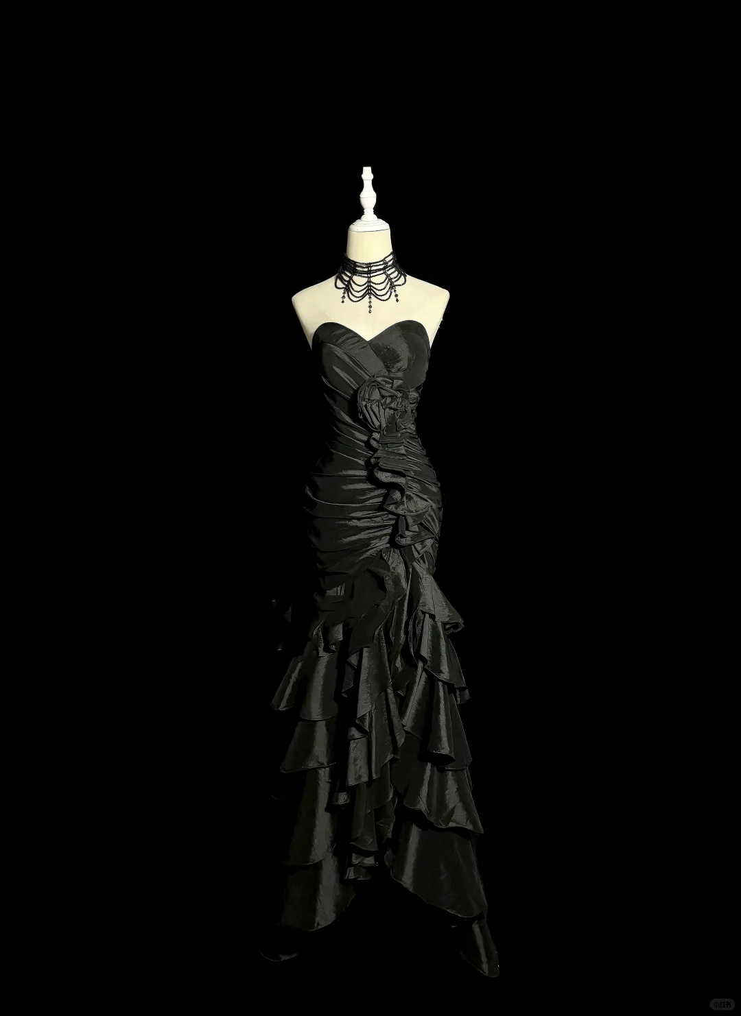 Robe de bal longue noire style sirène vintage à volants et décolleté en cœur, tenue de soirée, de remise de diplôme, d'anniversaire, DP1839