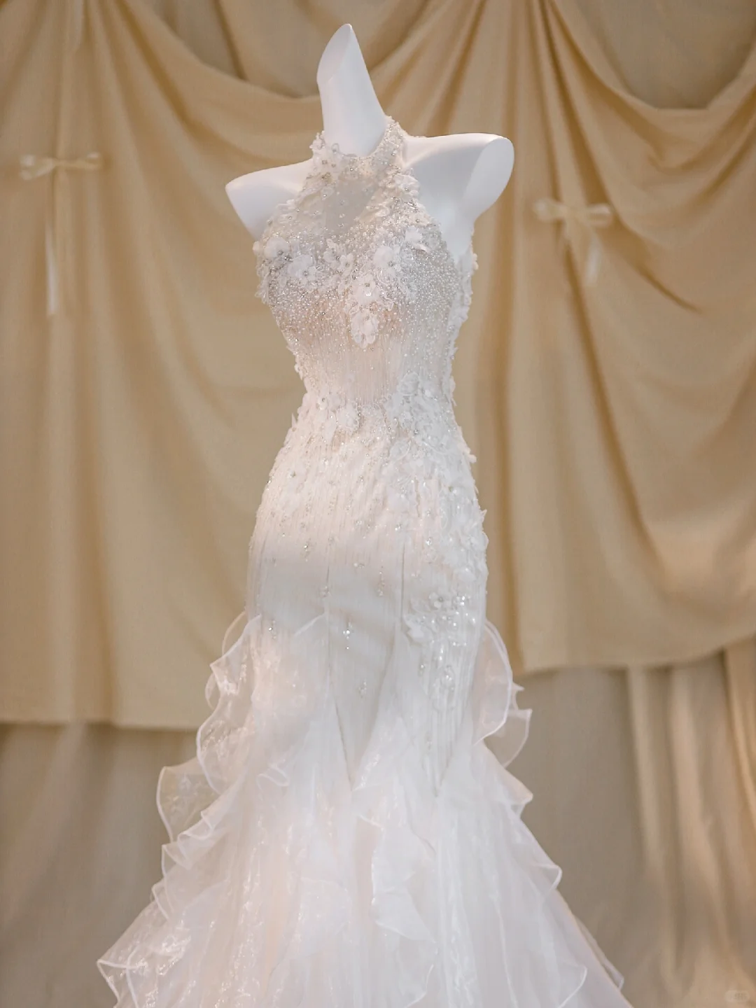 Hübsches Brautkleid Meerjungfrau High Neck Weiß Tüll Lange Brautkleider Brautkleider DP1856