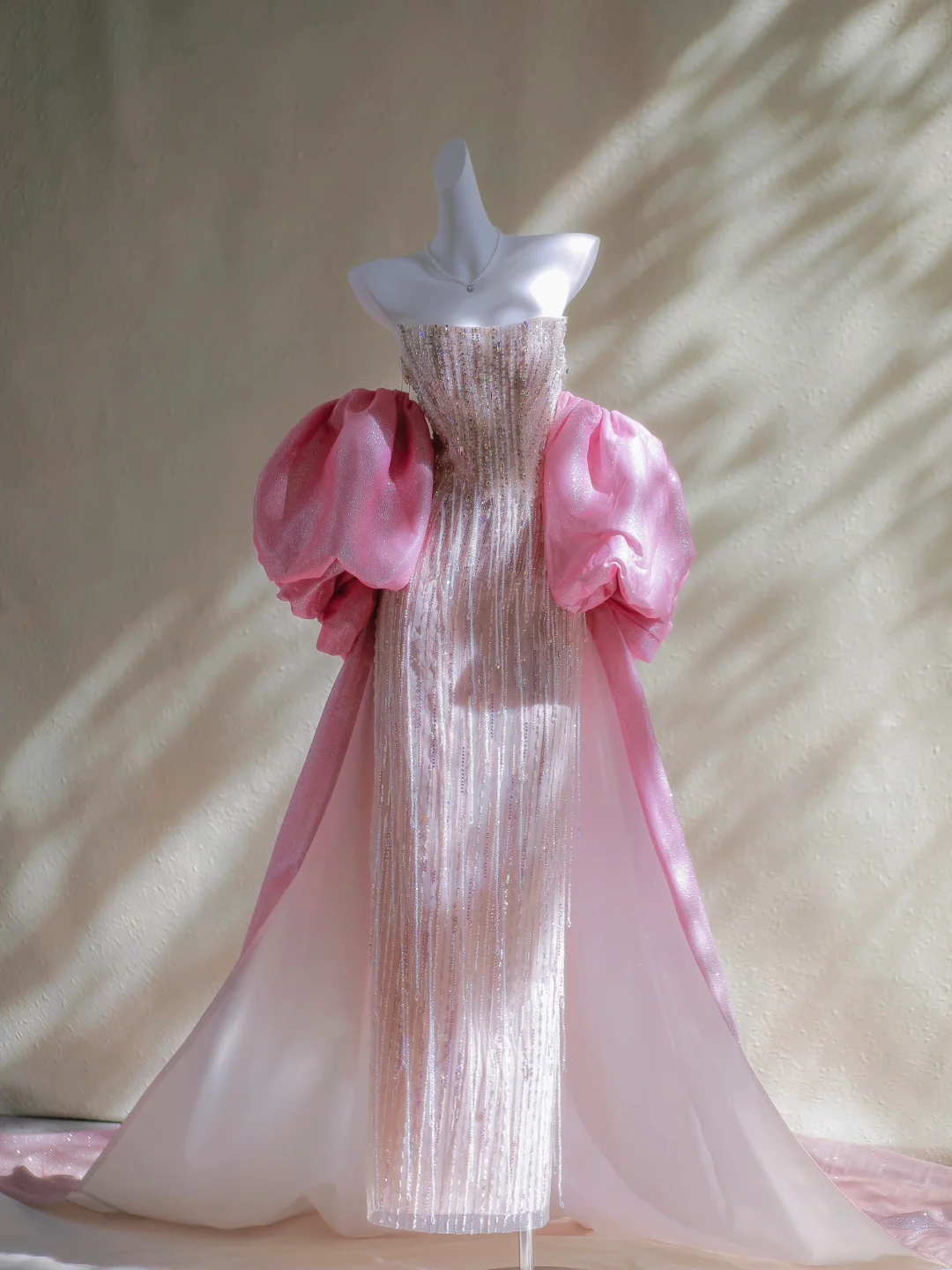 Hübsches Meerjungfrau-Kleid mit trägerlosen Pailletten und Perlen in Champagner, langes Ballkleid, Partykleid, Abschlusskleider DP1965