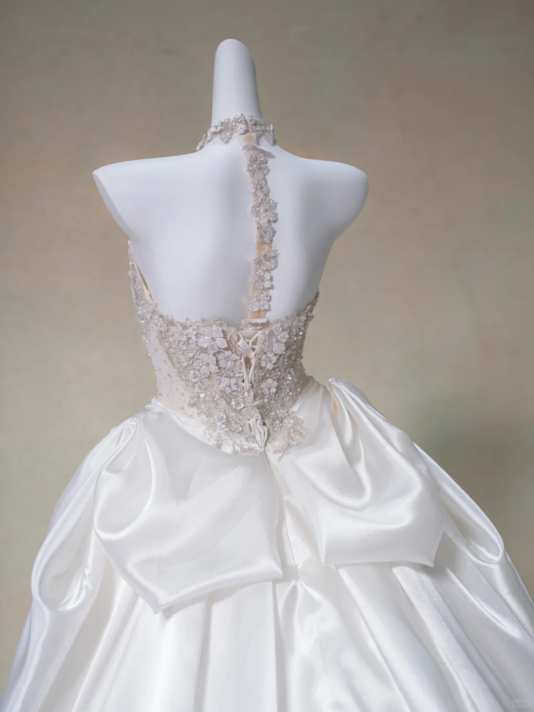 Romantic Bridal Gown Ball Gown High Neck White Lace Floral Wedding Dresses Minimalist Bridal Gowns DP1977