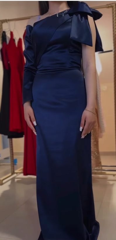 Hübsche Meerjungfrau One-Shoulder-Marineblau Satin Partykleider Formale Sommer Hochzeitsgastkleider Hochzeitsgast-Outfits DP2128