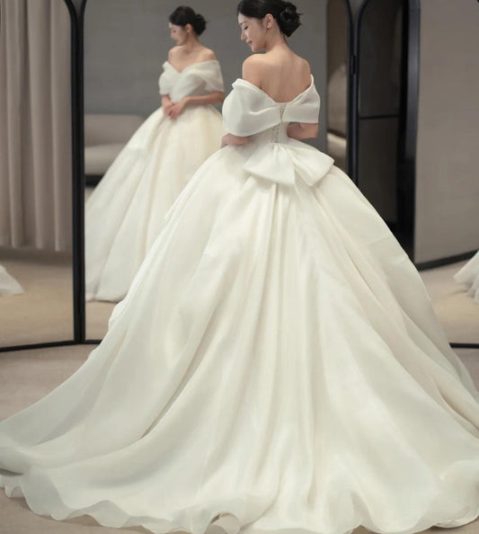 Timeless Off-shoulder Luxury Wedding Dresses White Ball Gown Tulle Trailing Bridal Gowns DP2987
