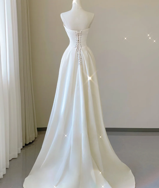 Einzigartiges A-Linie Trägerloser Ausschnitt Satin Langes Brautkleid Weißes Brautkleid DP459