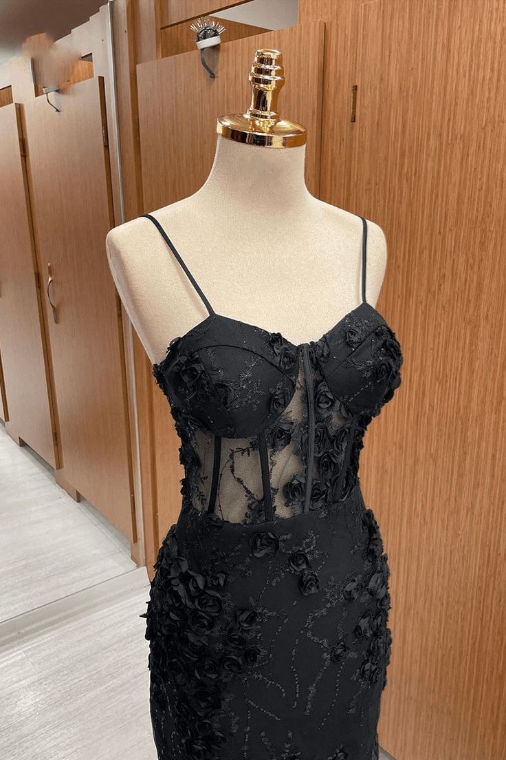 Edles schwarzes langes Ballkleid mit herzförmigem Ausschnitt, Meerjungfrau-Ausschnitt und Tüllapplikationen DP484