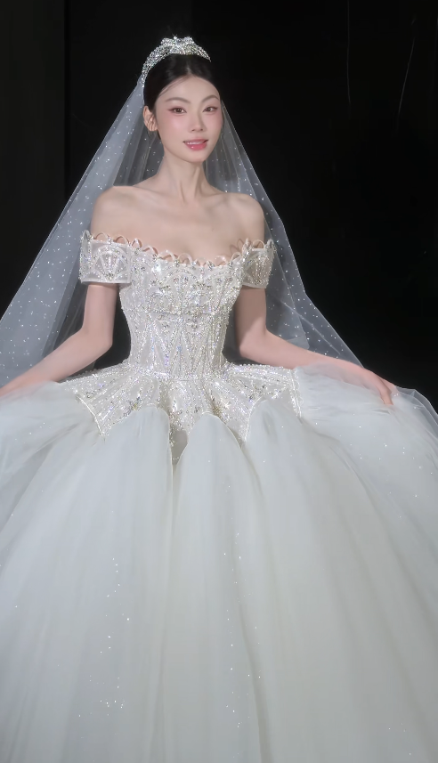 Schlichtes trägerloses Brautkleid A-Linie Tüll Hochzeitskleid Weißes Brautkleid DP08057