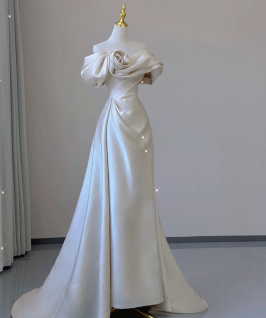 Elegante Meerjungfrau Off The Shoulder Satin Kurze Ärmel Brautkleider Brautkleider P0010