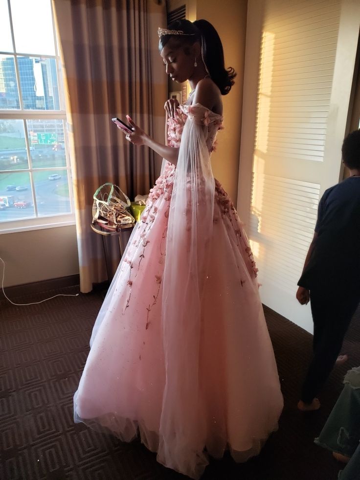 Hübsches Ballkleid Weg Von Der Schulter Rosa Tüll Lange Quinceanera Kleid Formale Kleider Vestido De 15 Anos Süße 16 Kleid W0328