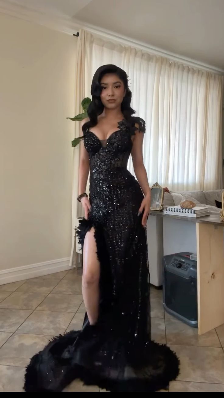 Edle Meerjungfrau-Spaghettiträger mit schwarzen Pailletten und hohem Schlitz, lange Ballkleider, Partykleid, Geburtstags-Outfits, Abschlusskleider W0599