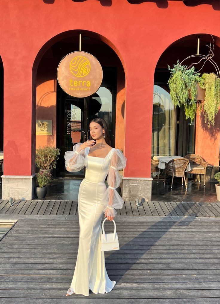 Bescheidenes Meerjungfrau-Abendkleid mit quadratischem Ausschnitt in Weiß, Sommerkleid für Hochzeitsgäste, Kleider für Brautgäste, Hochzeits-Outfits für Gäste W0711
