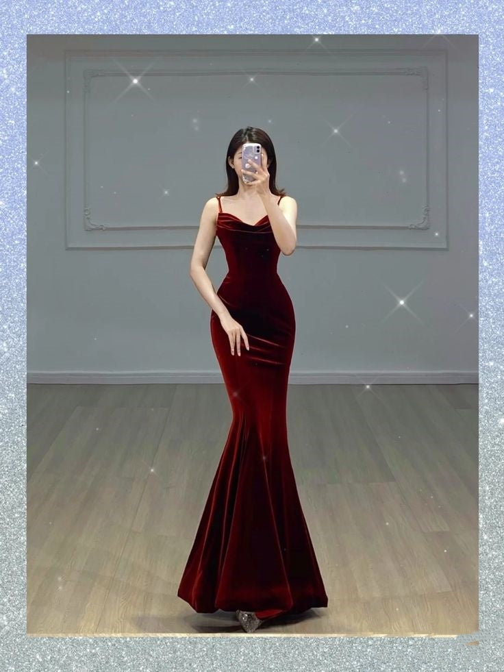 Ausgefallene Meerjungfrau Spaghettiträger Samt Burgunderrot Formales Abendkleid Sommer Hochzeitsgastkleid Brautgastkleider Hochzeits-Outfits für Gäste W1060