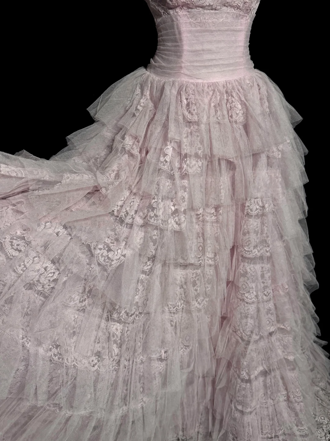 Hübsches Ballkleid Trägerloses Tüll Hellrosa Langes Quinceanera Kleid Abendkleider Vestido De 15 Anos Sweet 16 Kleid W839