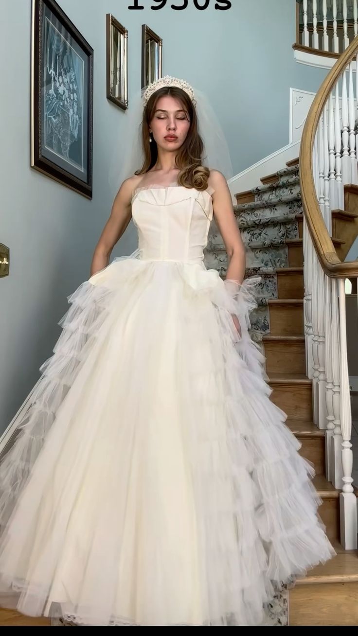Retro Ballkleid Trägerlos Ärmellos Mehrlagiges Tüll Brautkleid Brautkleider Prinzessin Brautkleider DH1418