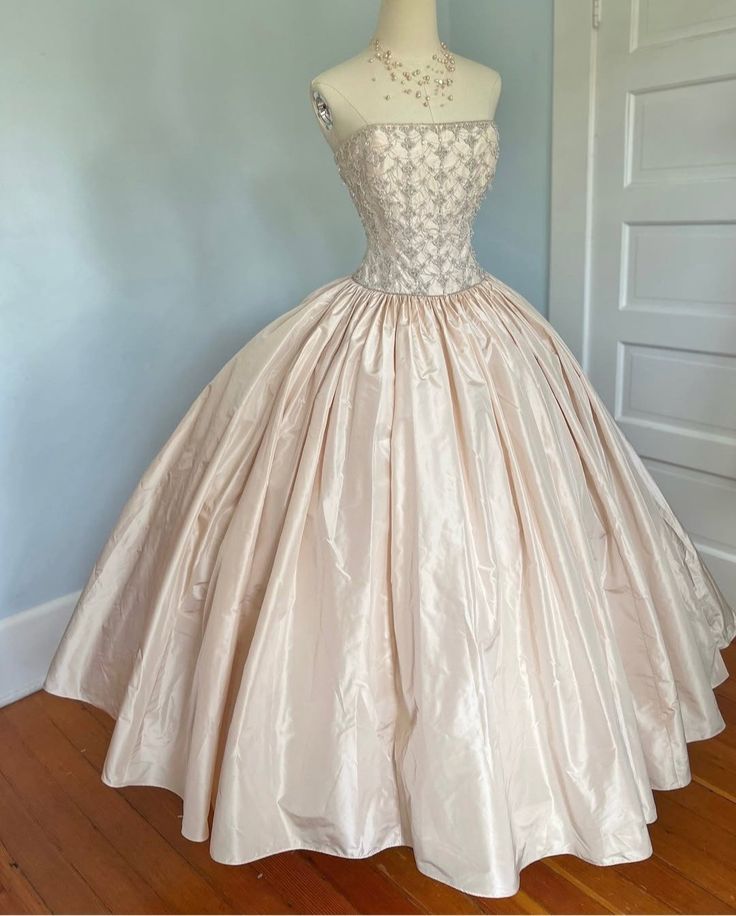 Luxus Ballkleid Trägerloses Ärmelloses Satin Rosa Quinceanera Kleid Abendkleider Vestido De 15 Anos Sweet 16 Kleid DH1489